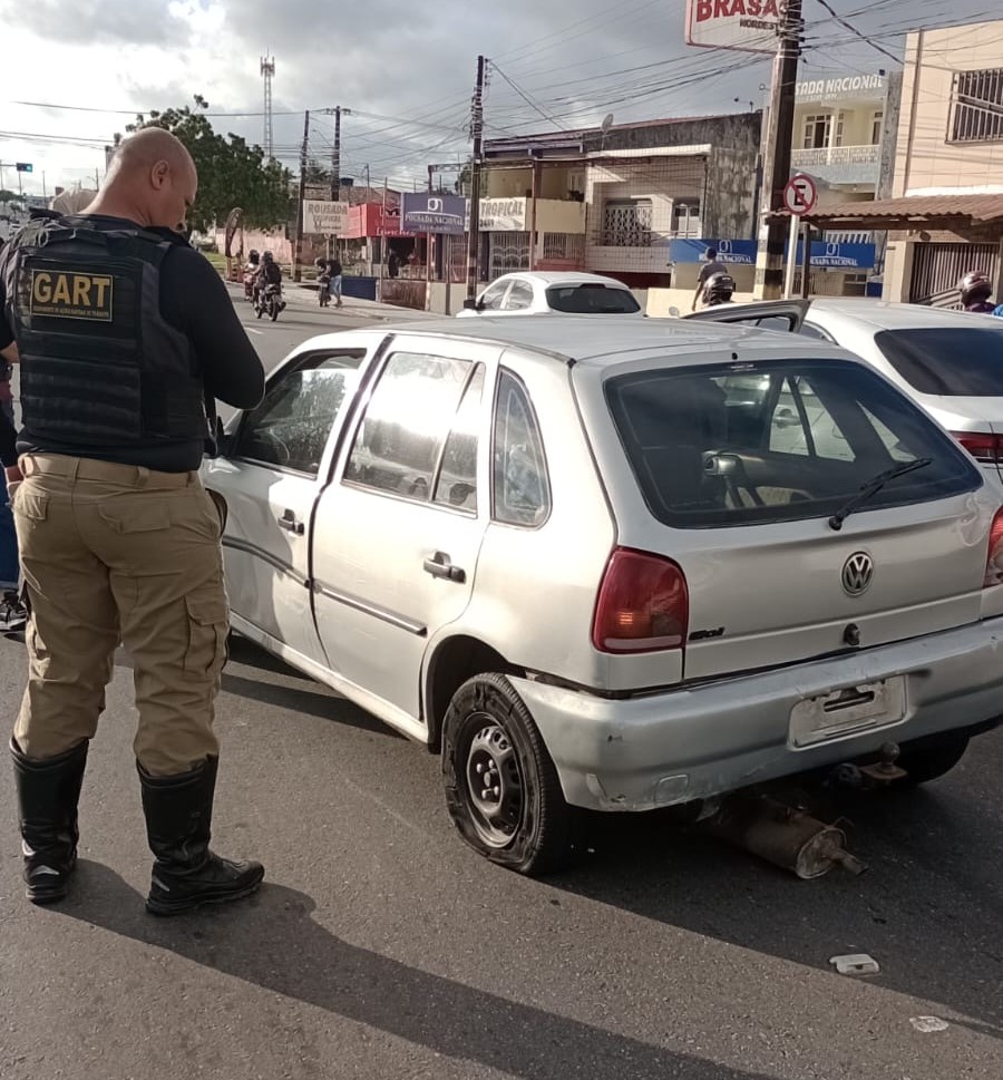 Aracaju Segura: SMTT de Aracaju apreende veículo com restrição de roubo e furto - SMTT Aracaju